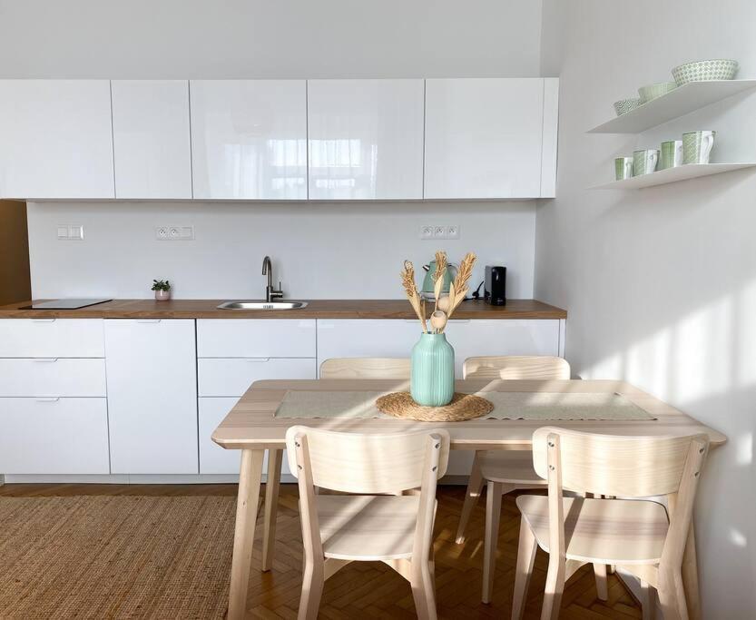 Cute Studio In Old Town Μπρατισλάβα Εξωτερικό φωτογραφία